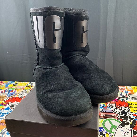 UGG All Black Fur Logo Boots Size 8 Women's - Picture 7 of 11